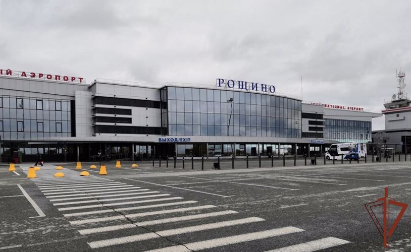 Руководитель территориального органа Росгвардии поздравил сотрудников тюменских аэропортов с профессиональным праздником